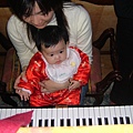姑姑教我彈鋼琴