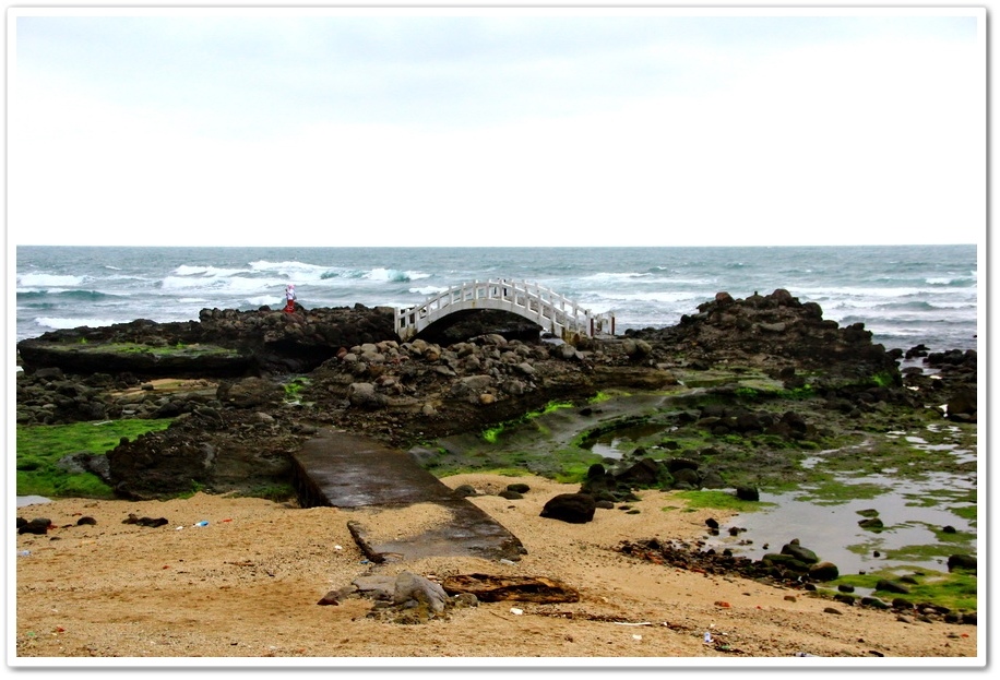 新北市北海岸 石門洞 一處戲水 玩沙 撈魚 抓螃蟹 海蝕洞景觀的景點 阿賓的旅遊札記 痞客邦