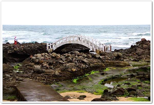 新北市北海岸 石門洞 一處戲水 玩沙 撈魚 抓螃蟹 海蝕洞景觀的景點 阿賓的旅遊札記 痞客邦