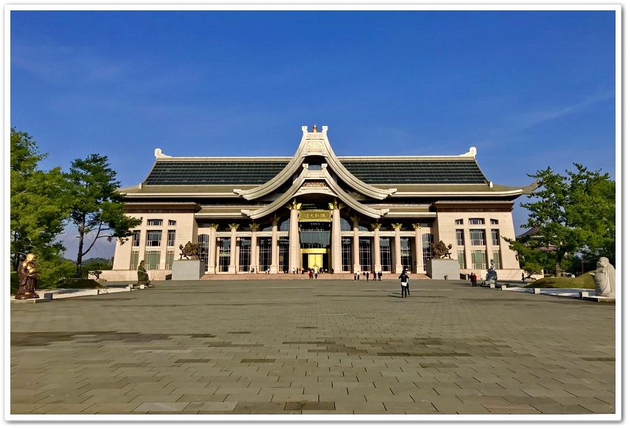 天恩彌勒佛院大殿正面照 天恩彌勒佛院大殿正面照