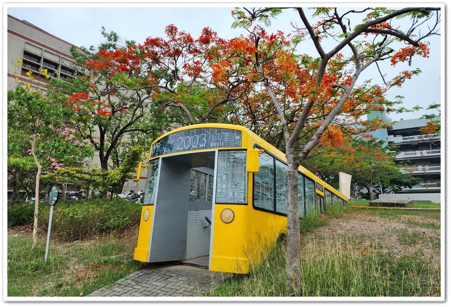 台南南科─PARK 17商場鳳凰花、南科管理局西拉亞廣場台灣