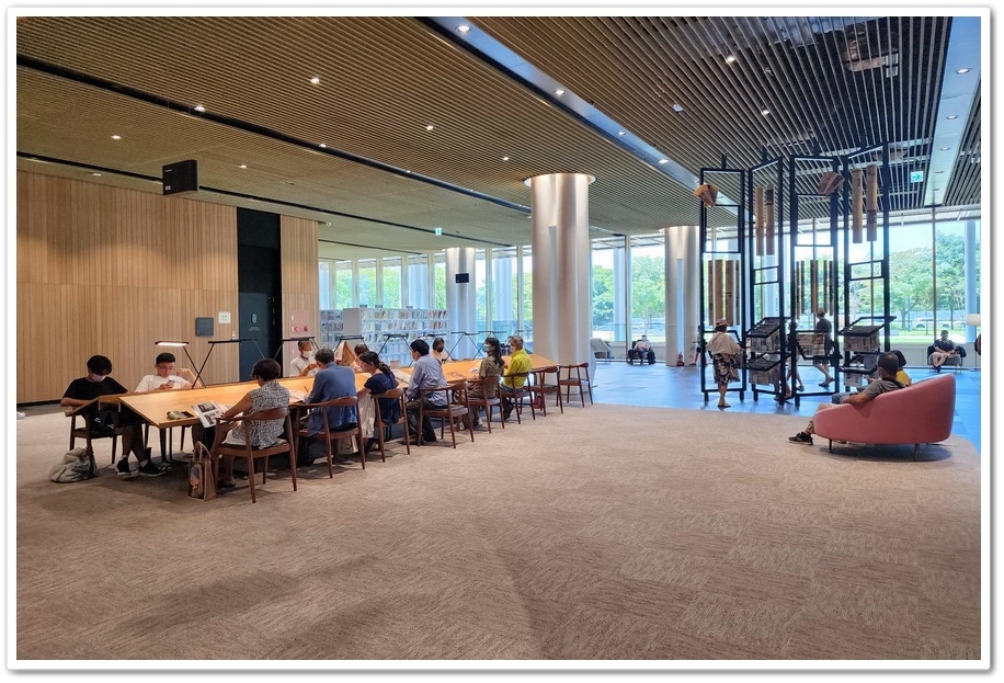 台南市永康區《市立圖書館新總館》可以泡咖啡看電影的網美圖書館