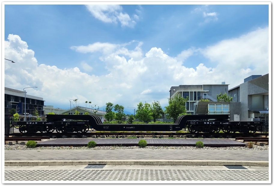 屏東《潮州鐵道園區》坐火車遊愛琴湖│湖畔喝咖啡─愛到高潮站