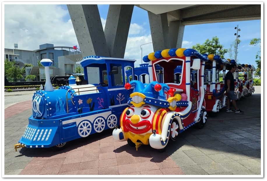 屏東《潮州鐵道園區》坐火車遊愛琴湖│湖畔喝咖啡─愛到高潮站