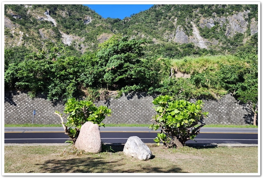 台東東河鄉─衝浪聖地《金樽遊憩區》金樽陸連島消失的《貓洞》