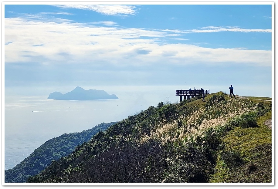 宜蘭與新北交界的《桃源谷青青草原》坐擁360度的山海無敵美景