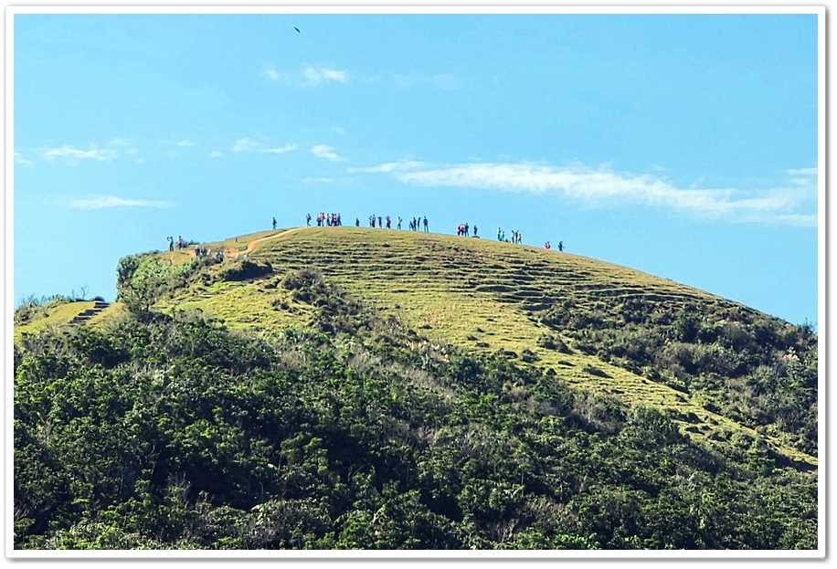 宜蘭與新北交界的《桃源谷青青草原》坐擁360度的山海無敵美景