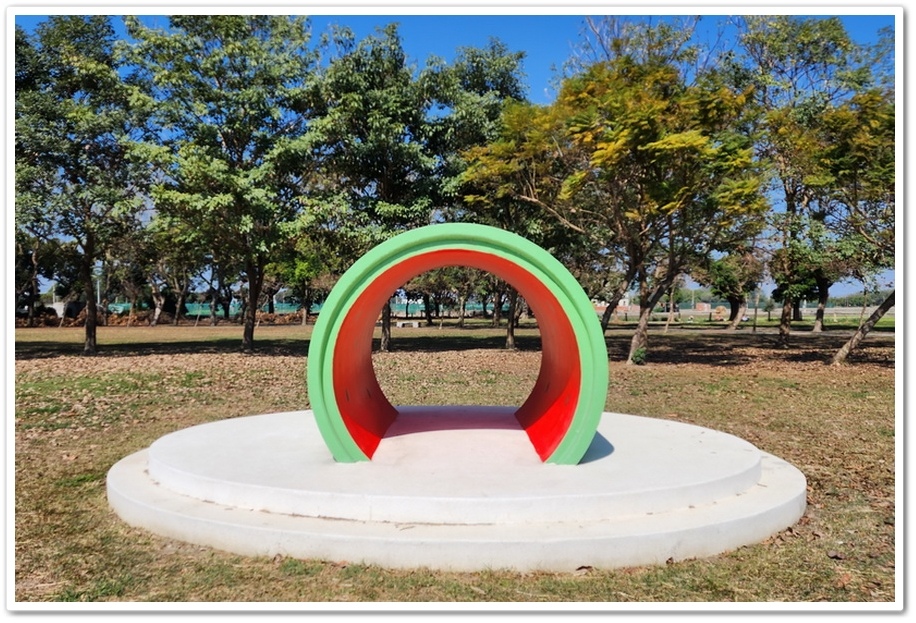 雲林縣《二崙軍史公園》巨人的腳、陸海空三軍國防戰備武器展示