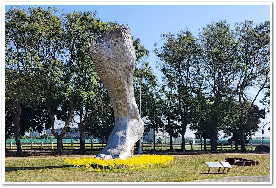 雲林縣《二崙軍史公園》巨人的腳、陸海空三軍國防戰備武器展示