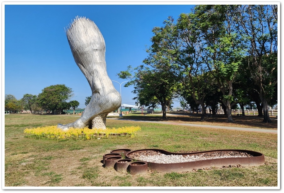 雲林縣《二崙軍史公園》巨人的腳、陸海空三軍國防戰備武器展示