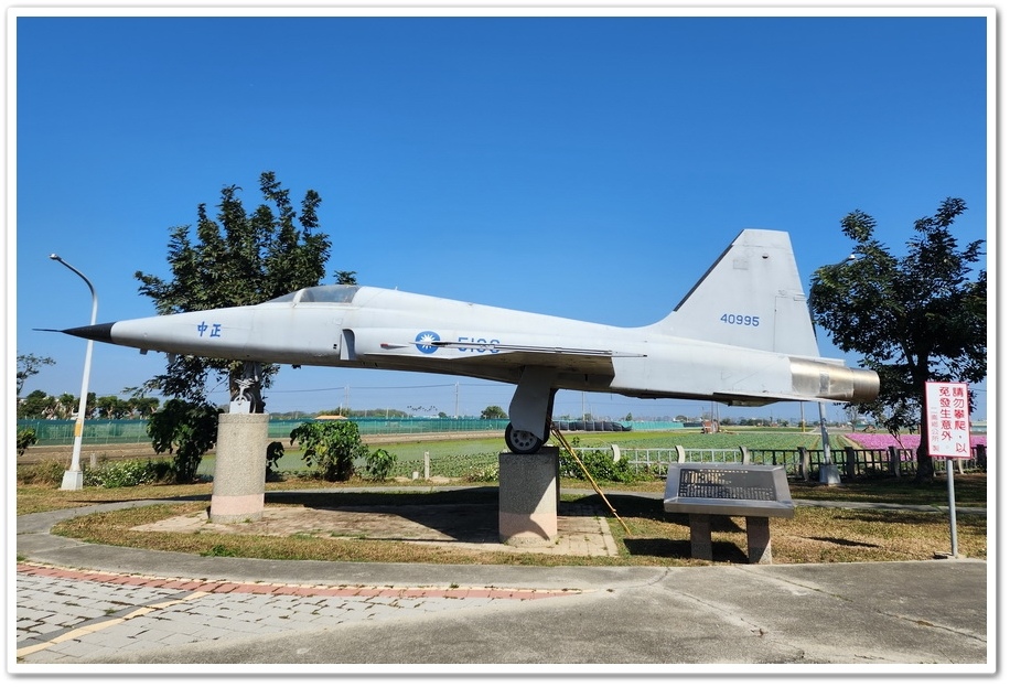 雲林縣《二崙軍史公園》巨人的腳、陸海空三軍國防戰備武器展示