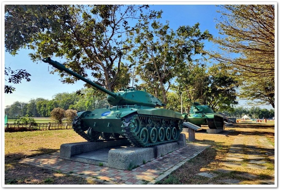 雲林縣《二崙軍史公園》巨人的腳、陸海空三軍國防戰備武器展示