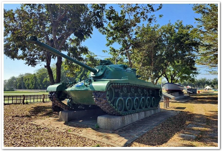 雲林縣《二崙軍史公園》巨人的腳、陸海空三軍國防戰備武器展示