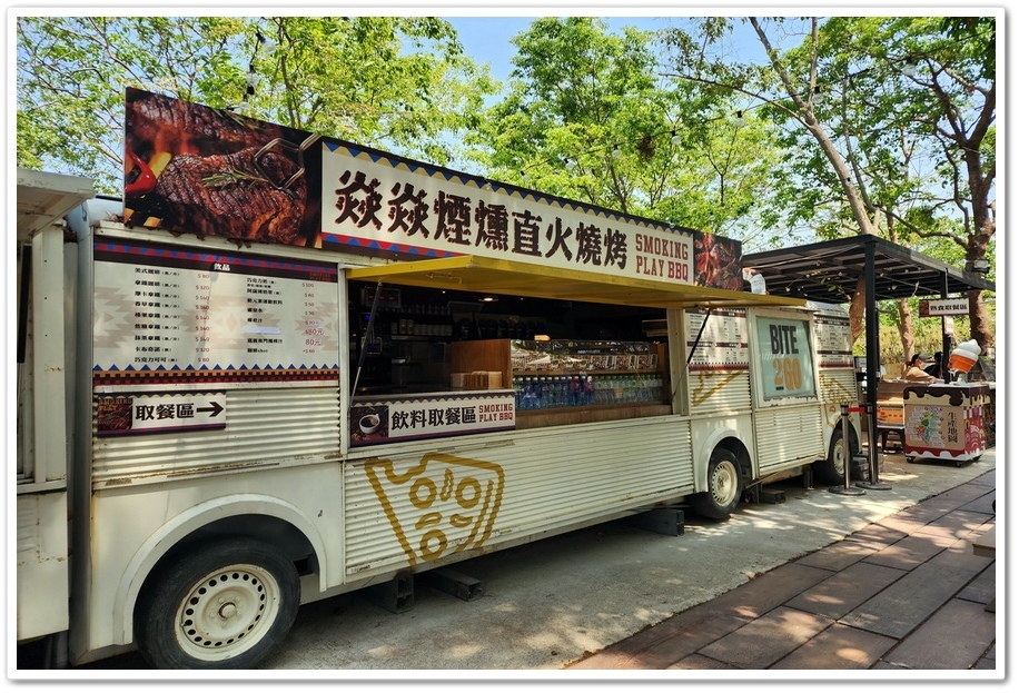 嘉義太保市《咩咩上樹萌寵樂園》森林高空冒險與餵食超萌療癒小羊