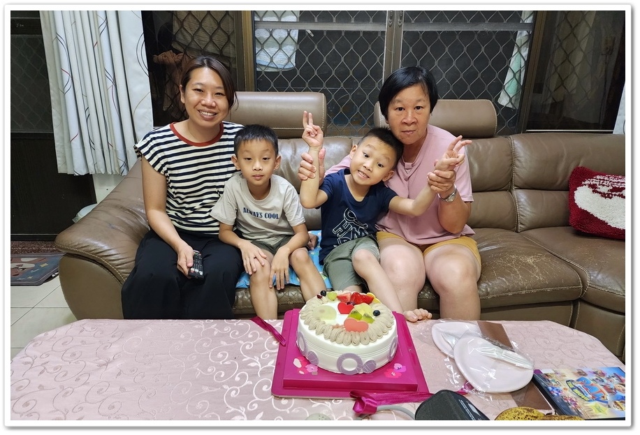 雲林斗六《一個太陽一個月亮》原住民風味餐廳慶祝母親節 雲林斗六《一個太陽一個月亮》原住民風味餐廳慶祝母親節