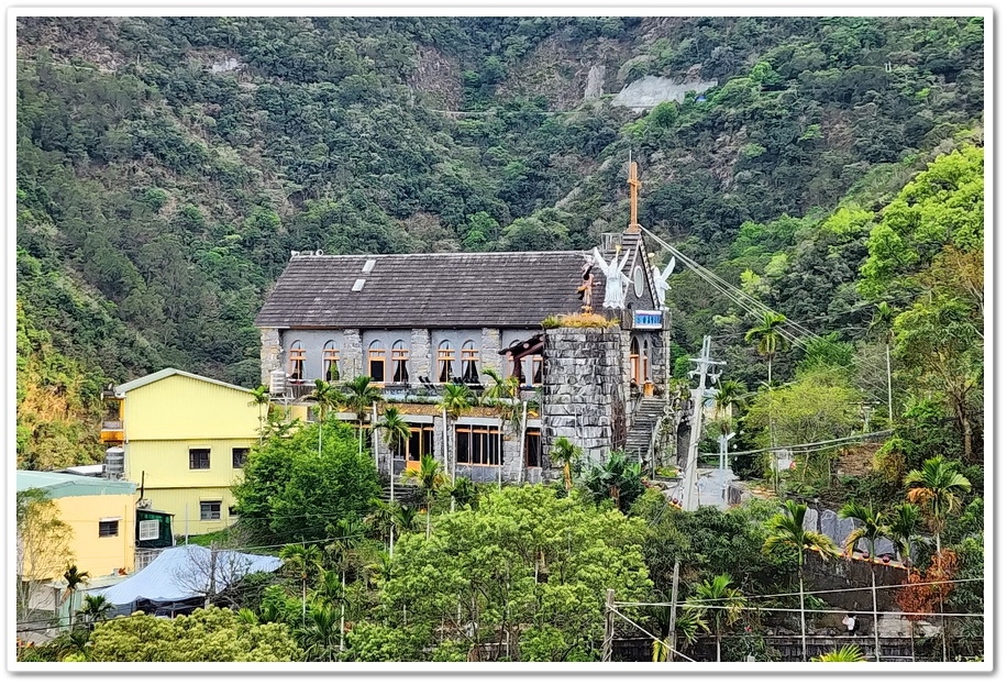 屏東『大武部落』絕美秘境《哈尤溪》報到+漫遊霧台『岩板巷』巡 屏東『大武部落』絕美秘境《哈尤溪》報到+漫遊霧台『岩板巷』巡