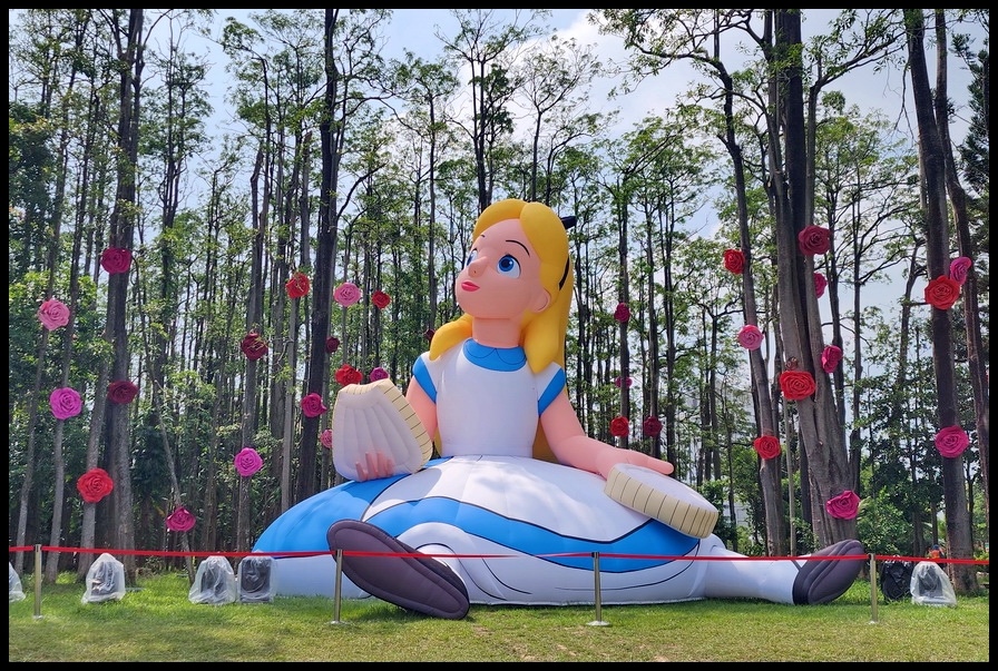 2025光織影舞《愛麗絲夢遊仙境》在【北香湖公園】展開一場奇 2025光織影舞《愛麗絲夢遊仙境》在【北香湖公園】展開一場奇