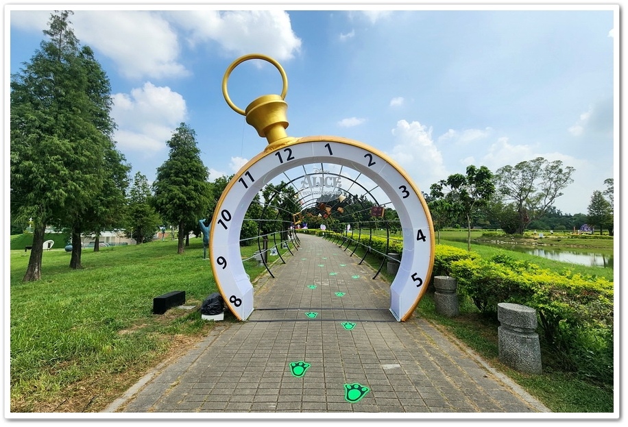 2025光織影舞《愛麗絲夢遊仙境》在【北香湖公園】展開一場奇 2025光織影舞《愛麗絲夢遊仙境》在【北香湖公園】展開一場奇