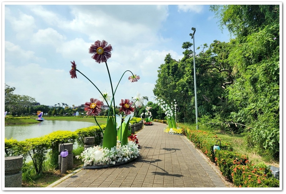 2025光織影舞《愛麗絲夢遊仙境》在【北香湖公園】展開一場奇 2025光織影舞《愛麗絲夢遊仙境》在【北香湖公園】展開一場奇