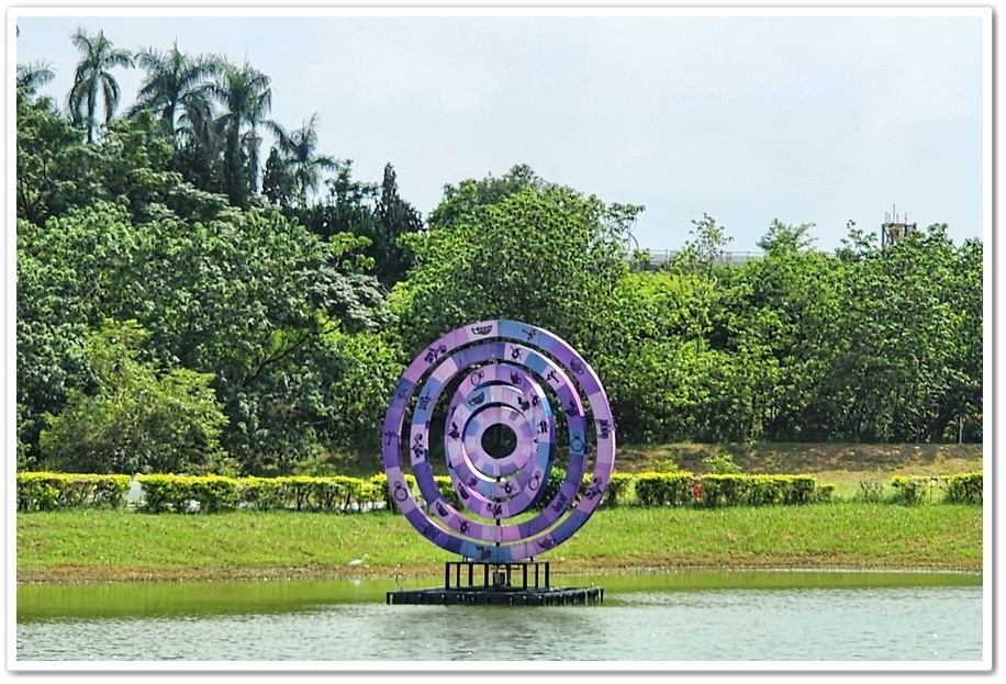 2025光織影舞《愛麗絲夢遊仙境》在【北香湖公園】展開一場奇 2025光織影舞《愛麗絲夢遊仙境》在【北香湖公園】展開一場奇