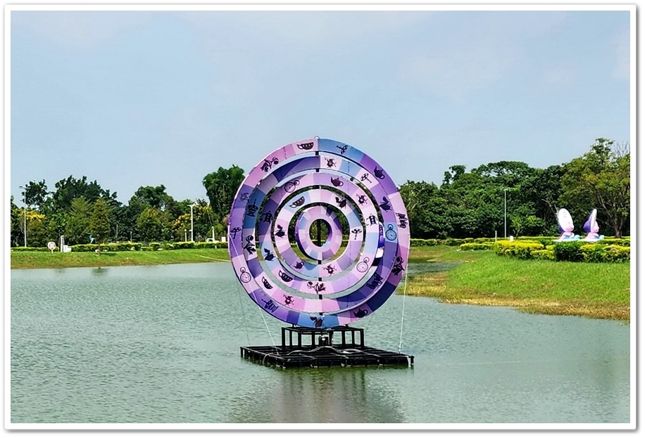 2025光織影舞《愛麗絲夢遊仙境》在【北香湖公園】展開一場奇 2025光織影舞《愛麗絲夢遊仙境》在【北香湖公園】展開一場奇