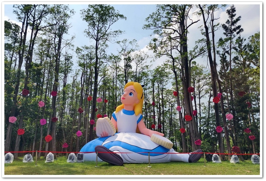 2025光織影舞《愛麗絲夢遊仙境》在【北香湖公園】展開一場奇 2025光織影舞《愛麗絲夢遊仙境》在【北香湖公園】展開一場奇