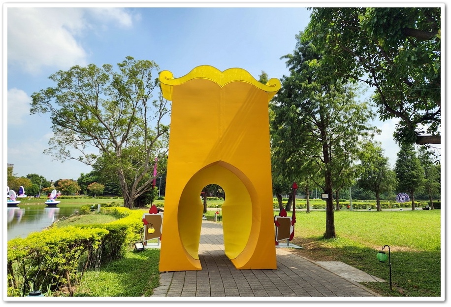 2025光織影舞《愛麗絲夢遊仙境》在【北香湖公園】展開一場奇 2025光織影舞《愛麗絲夢遊仙境》在【北香湖公園】展開一場奇