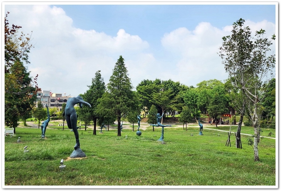 2025光織影舞《愛麗絲夢遊仙境》在【北香湖公園】展開一場奇 2025光織影舞《愛麗絲夢遊仙境》在【北香湖公園】展開一場奇