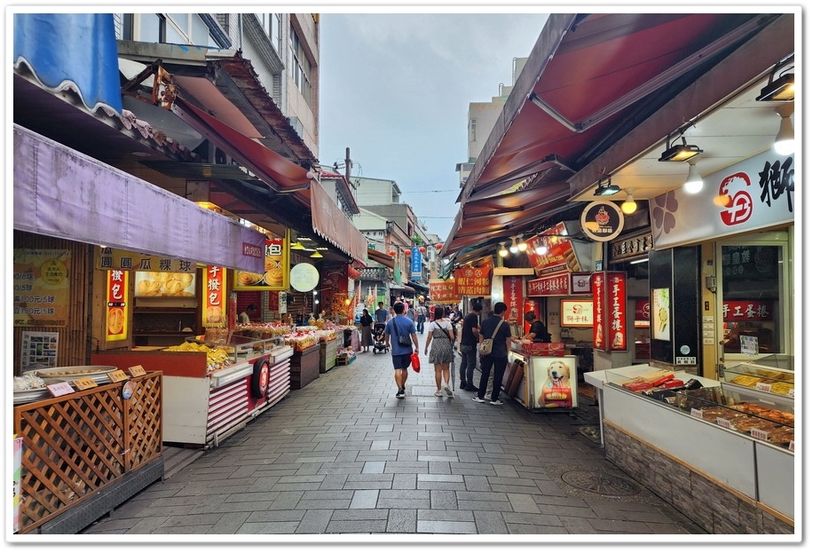 新北市金山區【金包里】廣安宮廟口《老街鴨肉》逛老街吃美食