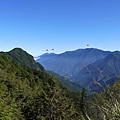 130926116-1 左起 西巒大山、金子山、郡大山.JPG