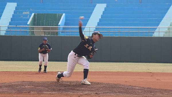 後援投手藍頤耀投4局無失分幸運摘勝 後援投手藍頤耀投4局無失分幸運摘勝