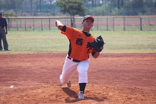 西苑先發林慶隆 7局11K 助球隊挺進8強 西苑先發林慶隆 7局11K 助球隊挺進8強