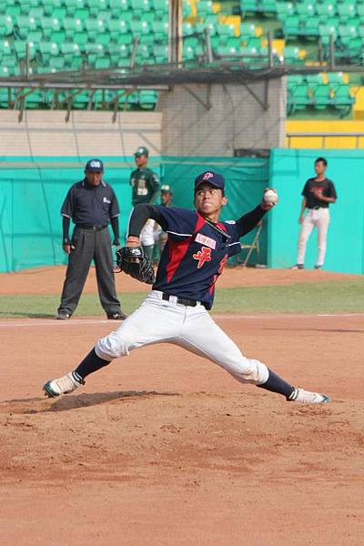 平鎮高中葉文淇後援無失分拿下勝投