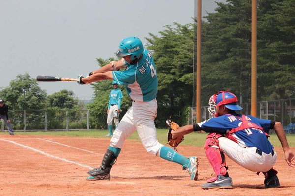 董秉軒擊出帶有三分全壘打 奠定勝基 〈103〉穀保呂秉軒首轟出爐助晉級 普門強襲東工不虛此行