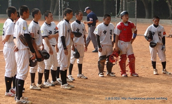 090927-最後一屆的中道中學青棒隊選手僅剩16位仍拼勁十足。.JPG