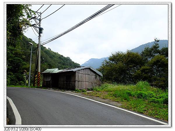 路邊的竹屋