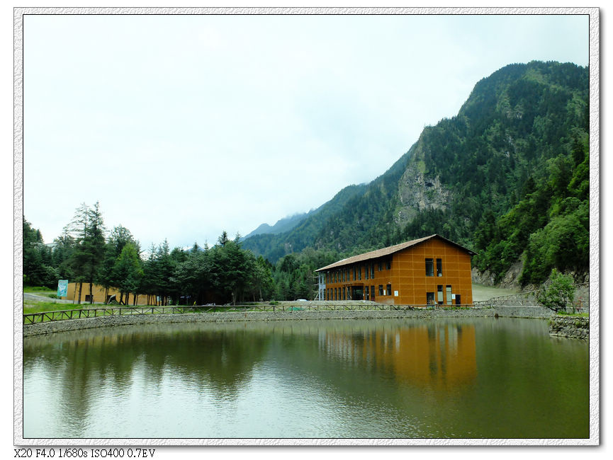 納姆湖,冬天結冰會變成滑冰場,旁邊小屋是器具間