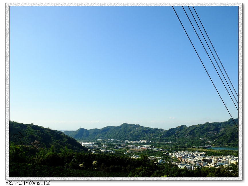 右手邊看見的石岡市區