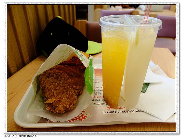 德克士雞排餐,重點是兩種口味的飲料