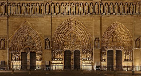 Notre_Dame_Paris_front_facade_lower.jpg
