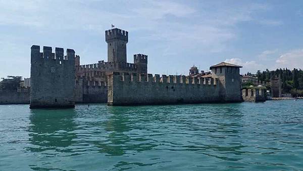 Europe 2018 1403.jpg Europe 2018 1403.jpg