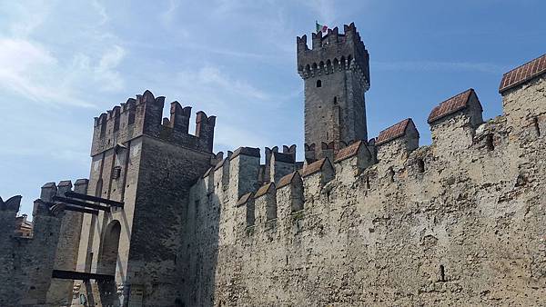 Europe 2018 1388.jpg Europe 2018 1388.jpg