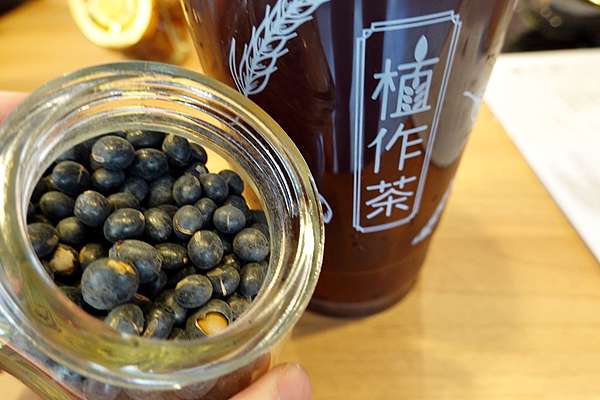 台南成大商圈植作茶豆穀類無咖啡因手搖飲料專賣店採用低溫烘焙天然穀飲料