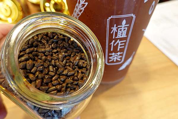 台南成大商圈植作茶豆穀類無咖啡因手搖飲料專賣店採用低溫烘焙天然穀飲料 台南成大商圈植作茶豆穀類無咖啡因手搖飲料專賣店採用低溫烘焙天然穀飲料