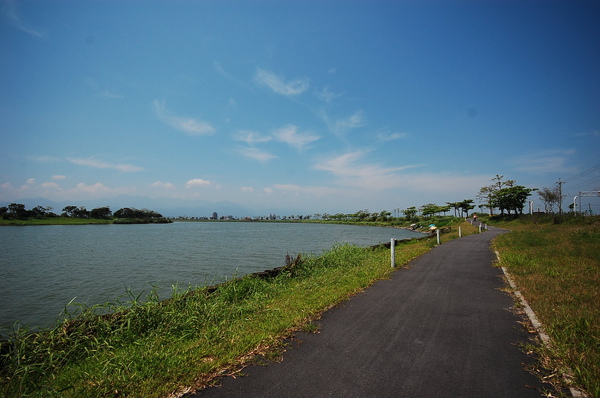 宜蘭民宿  三月三旅店  推薦宜蘭旅遊景點-  冬山河北岸自行車道