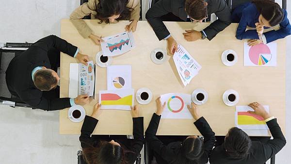 16079855_MotionElements_business-people-group.jpg 16079855_MotionElements_business-people-group.jpg