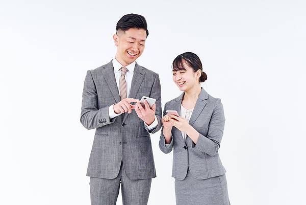 23832065_MotionElements_man-and-woman-in-suits.jpg 23832065_MotionElements_man-and-woman-in-suits.jpg