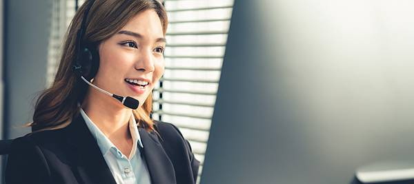 25934417_MotionElements_female-operator-working-on.jpg 25934417_MotionElements_female-operator-working-on.jpg