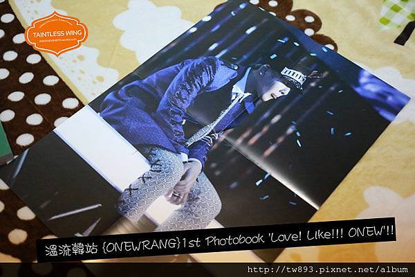 溫流韓站 {ONEWRANG}1st Photobook 'Love! Like!!! ONEW'!!