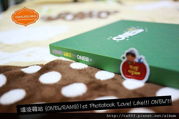 溫流韓站 {ONEWRANG}1st Photobook 'Love! Like!!! ONEW'!!